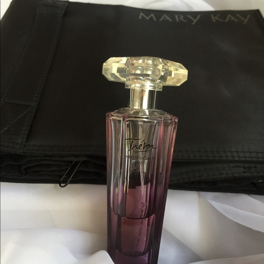Mary Kay travel make up bag zipper compartments